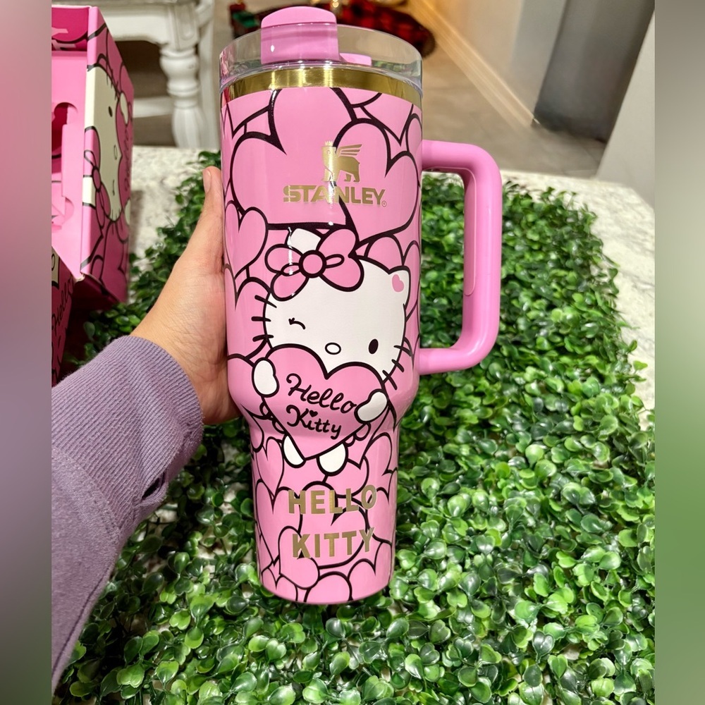 Hello Kitty Pink glossy Stanley - Picture 7 of 7